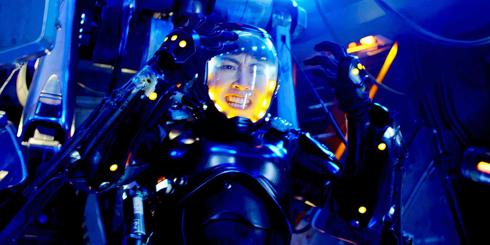 Rinko Kikuchi as Mako Mori piloting a Jaeger in Pacific RIm