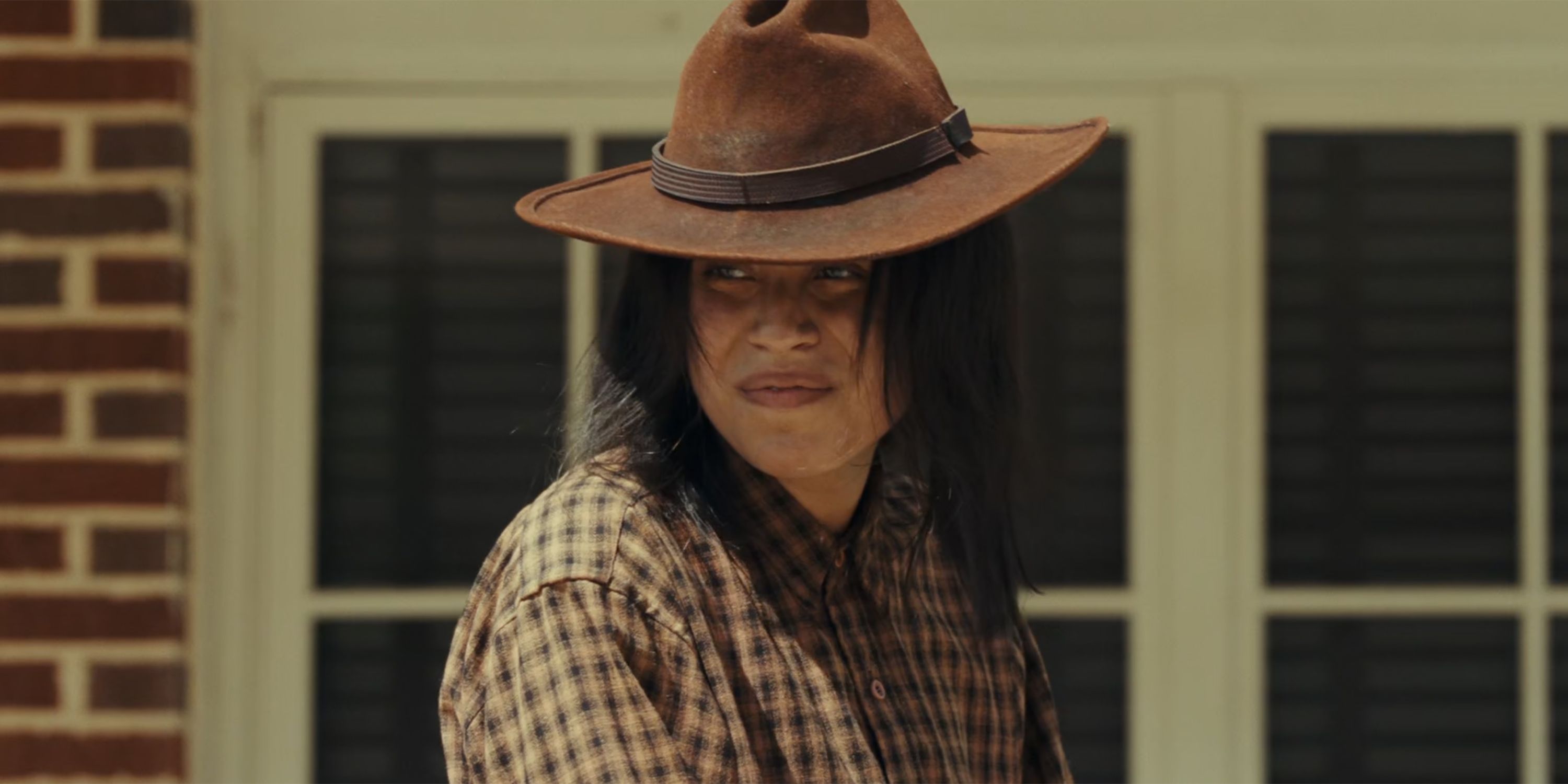 Teonna smiling in 1923 season 2 episode 7