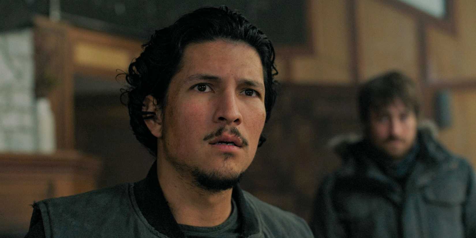 Danny Ramirez as Manny Alvarez with a surprised expression in The Last of Us Season 2 Ep 2