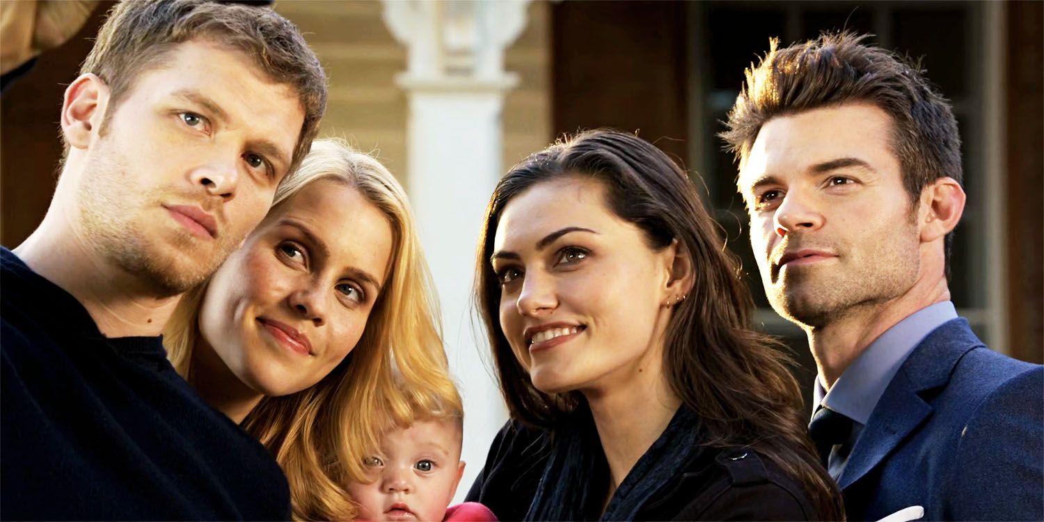 The Mikaelsons sharing a photo together and smiling in The Originals