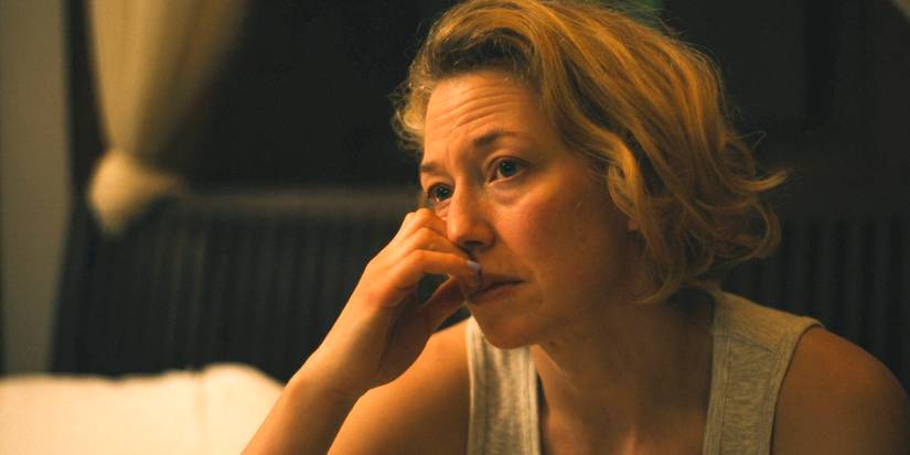 Laurie (Carrie Coon) looking distressed in The White Lotus Season 3 Ep 8