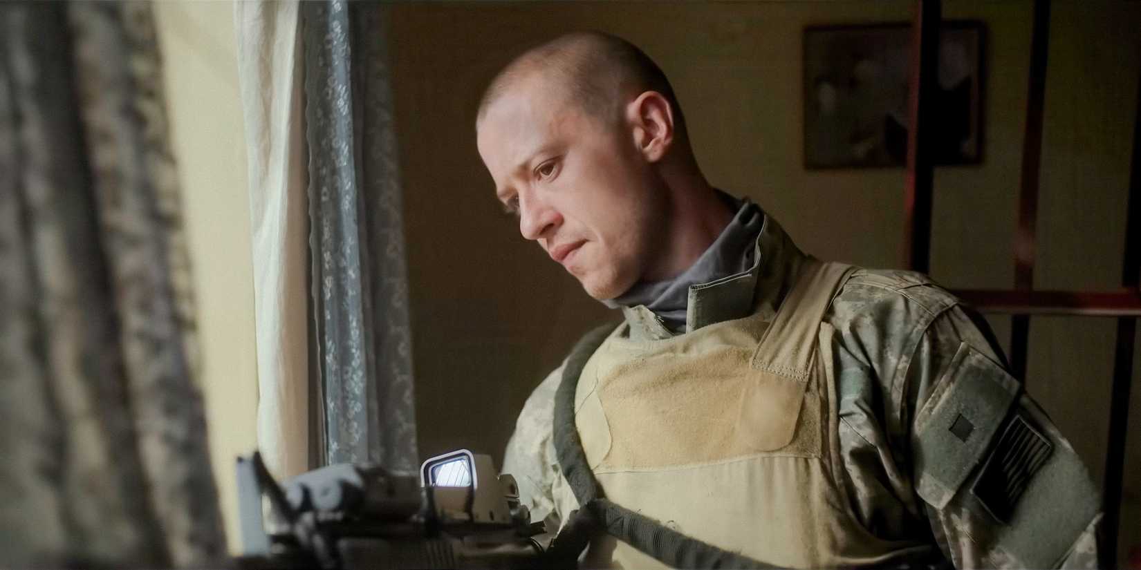  Sam (Joseph Quinn) camping while looking at the window in Warfare