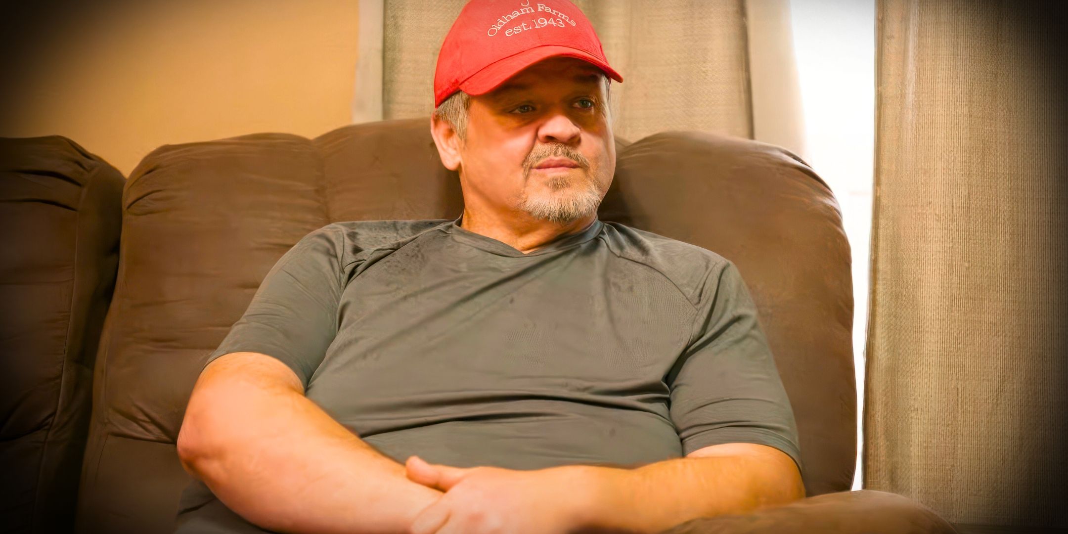 1000-lb Sisters Chris Combs close up sitting on a couch looking disgruntled