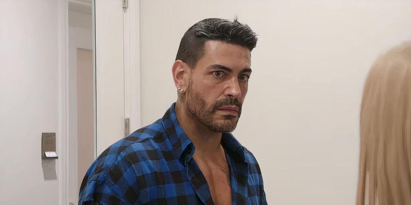 90 Day Fiance's Sarper Güven in a blue plaid shirt