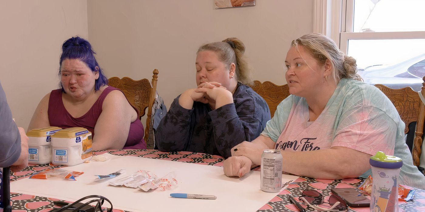 1000-Lb Sisters' Amy Slaton, Misty Slaton and Amanda Halterman sitting at a table together