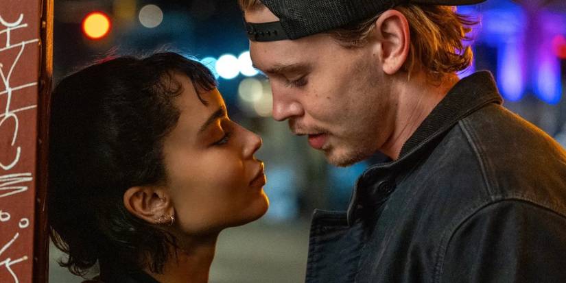 Austin Butler and Zoe Kravitz about to kiss in Caught Stealing