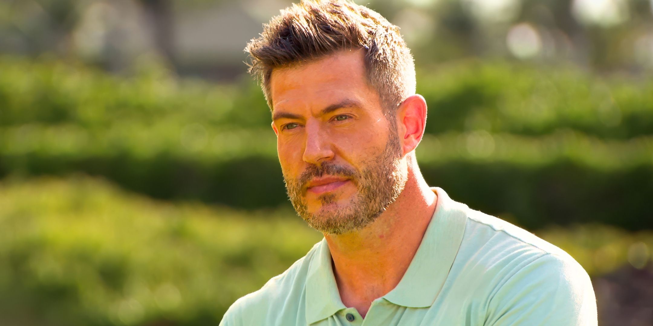 Bachelor Host Jesse Palmer close up looking to the side