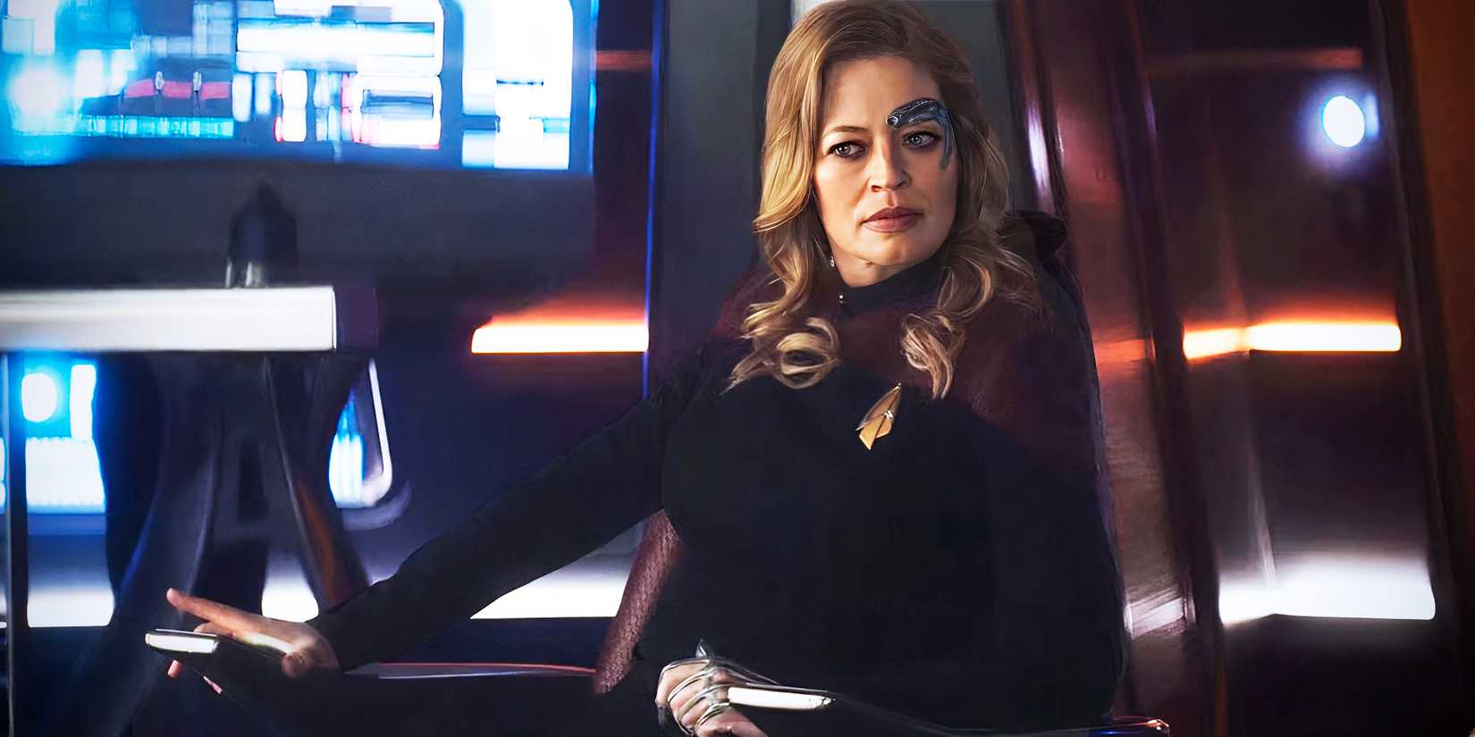 Captain Seven of Nine looking off to the side in Star Trek