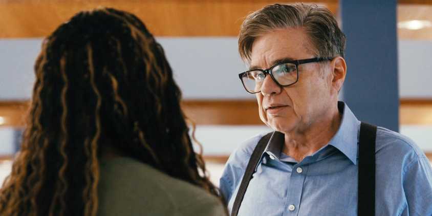 Dr. Charles speaking with someone in Chicago Med