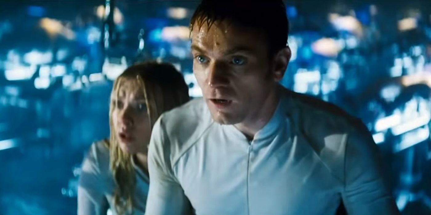 Ewan McGregor as Tom Lincoln and Scarlett Johansson as Sarah Jordan standing together in The Island