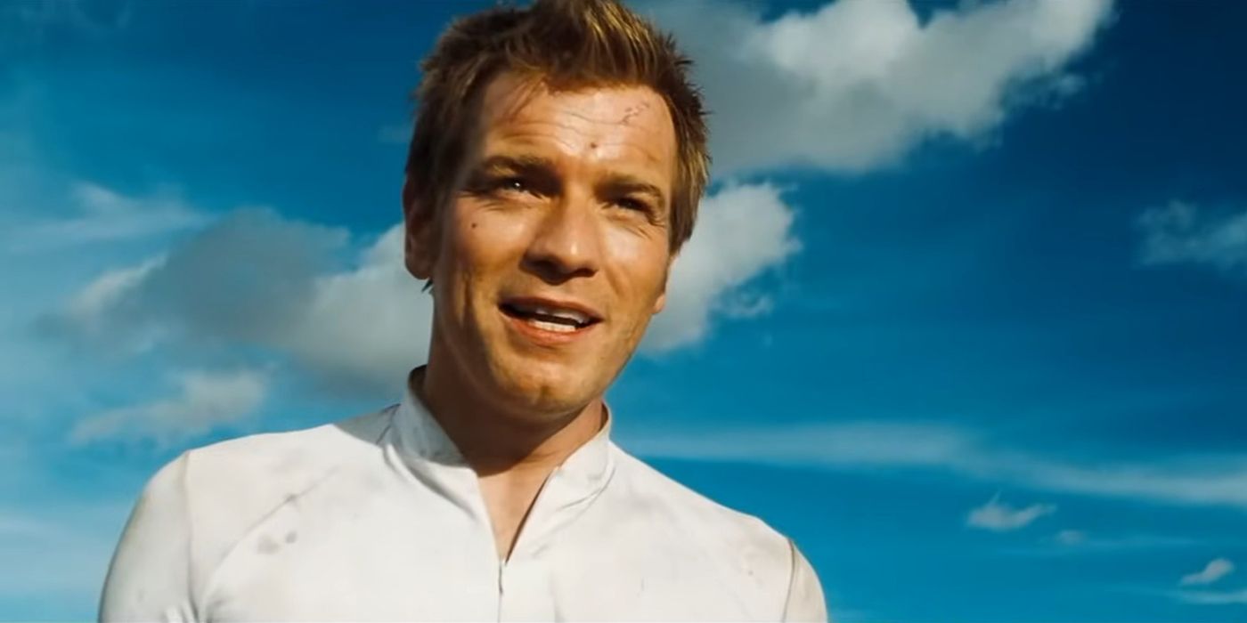 Ewan McGregor as Tom Lincoln with a blue sky behind him in The Island