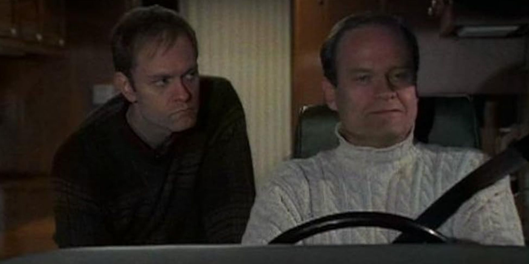 Frasier e Niles em um trailer em Frasier