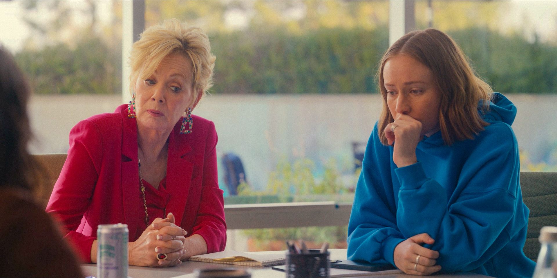 Deborah Vance (Jean Smart) and Ava Daniels (Hannah Einbinder) worried in Hacks Season 4 Ep 9