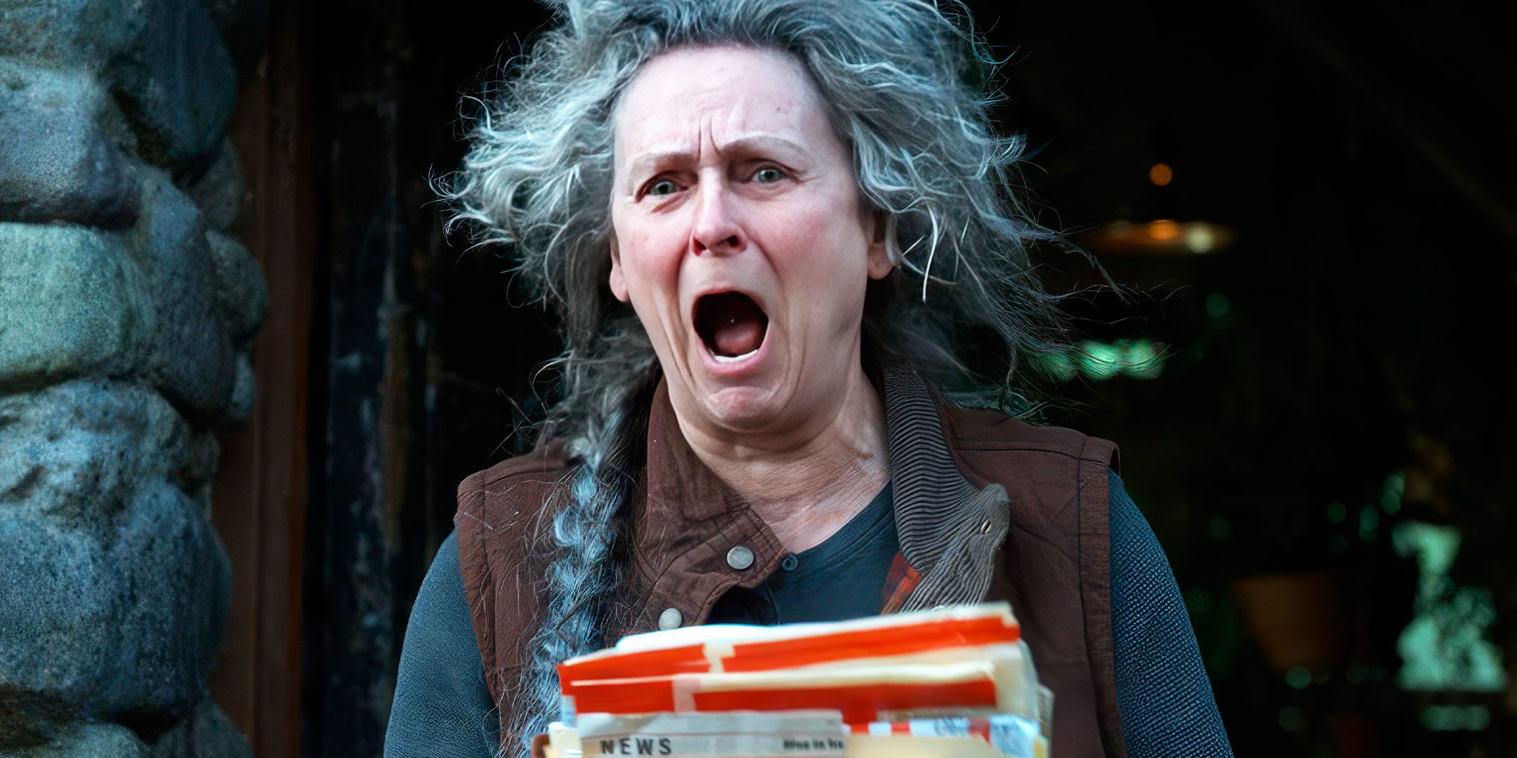 Gabrielle Rose as Iris Campbell screaming while holding her notebook in Final Destination Bloodlines