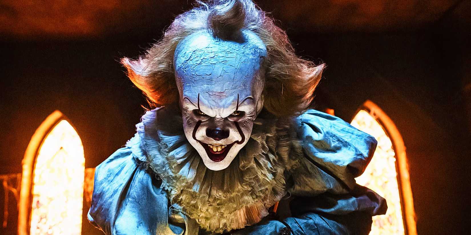 Pennywise sorrindo nele.