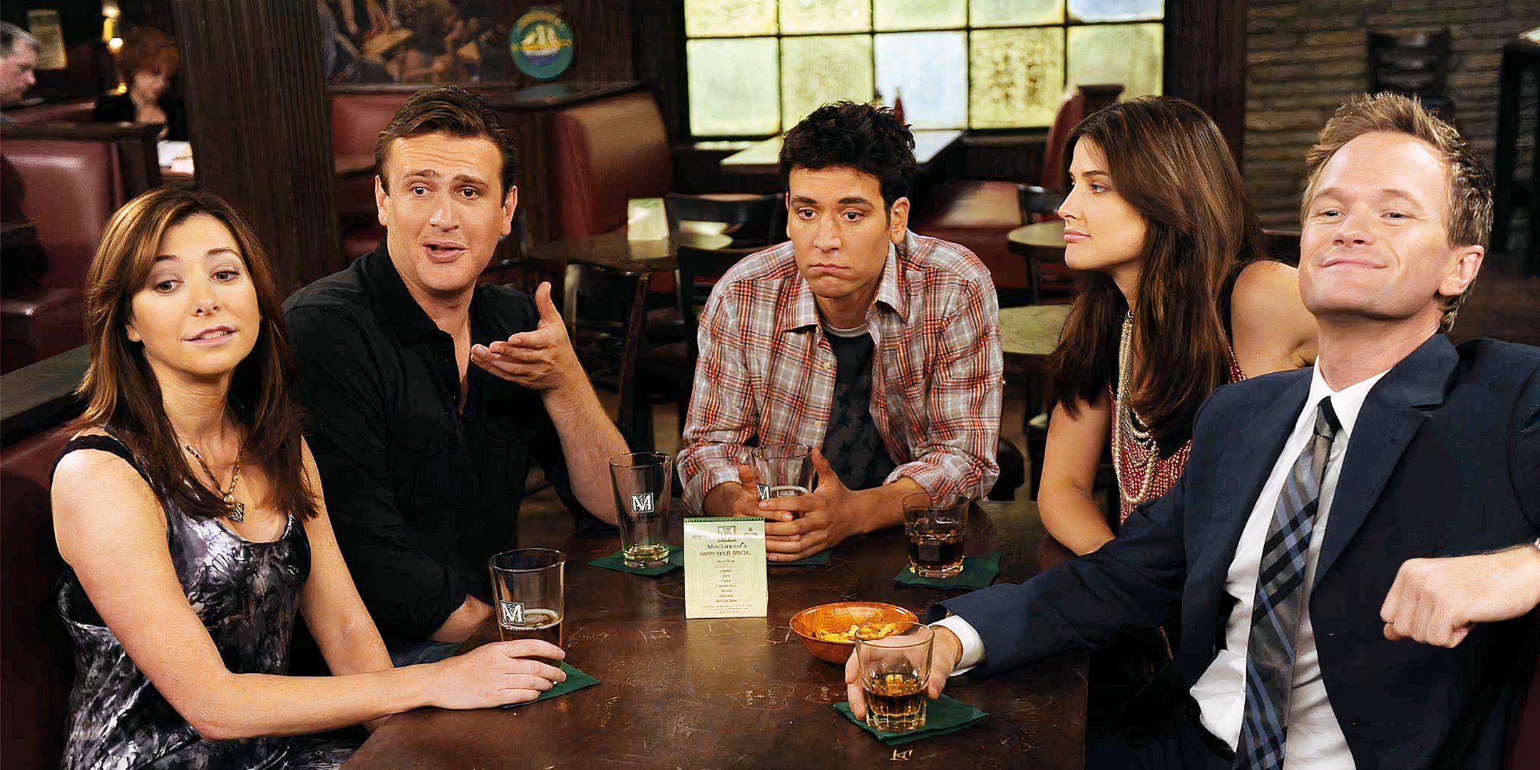 A still image of the main group of friends from HIMYM