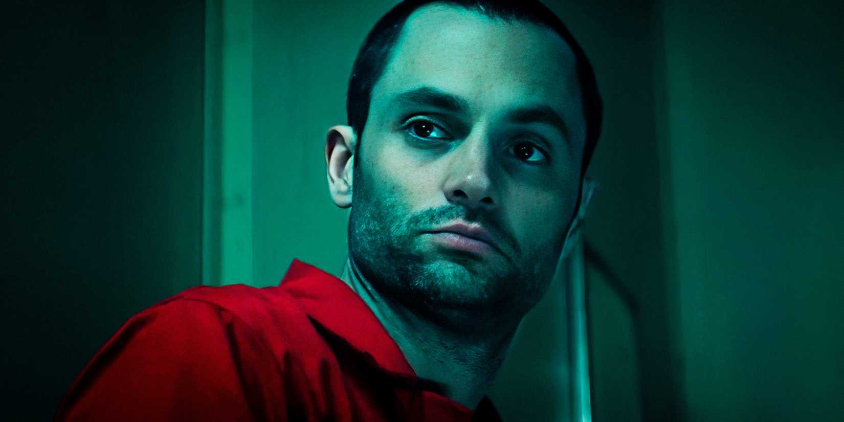 Penn Badgley nei panni di Joe Goldberg in carcere nella quinta stagione