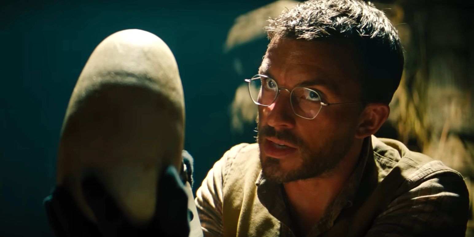 Jonathan Bailey holding a dinosaur egg in Jurassic World Rebirth