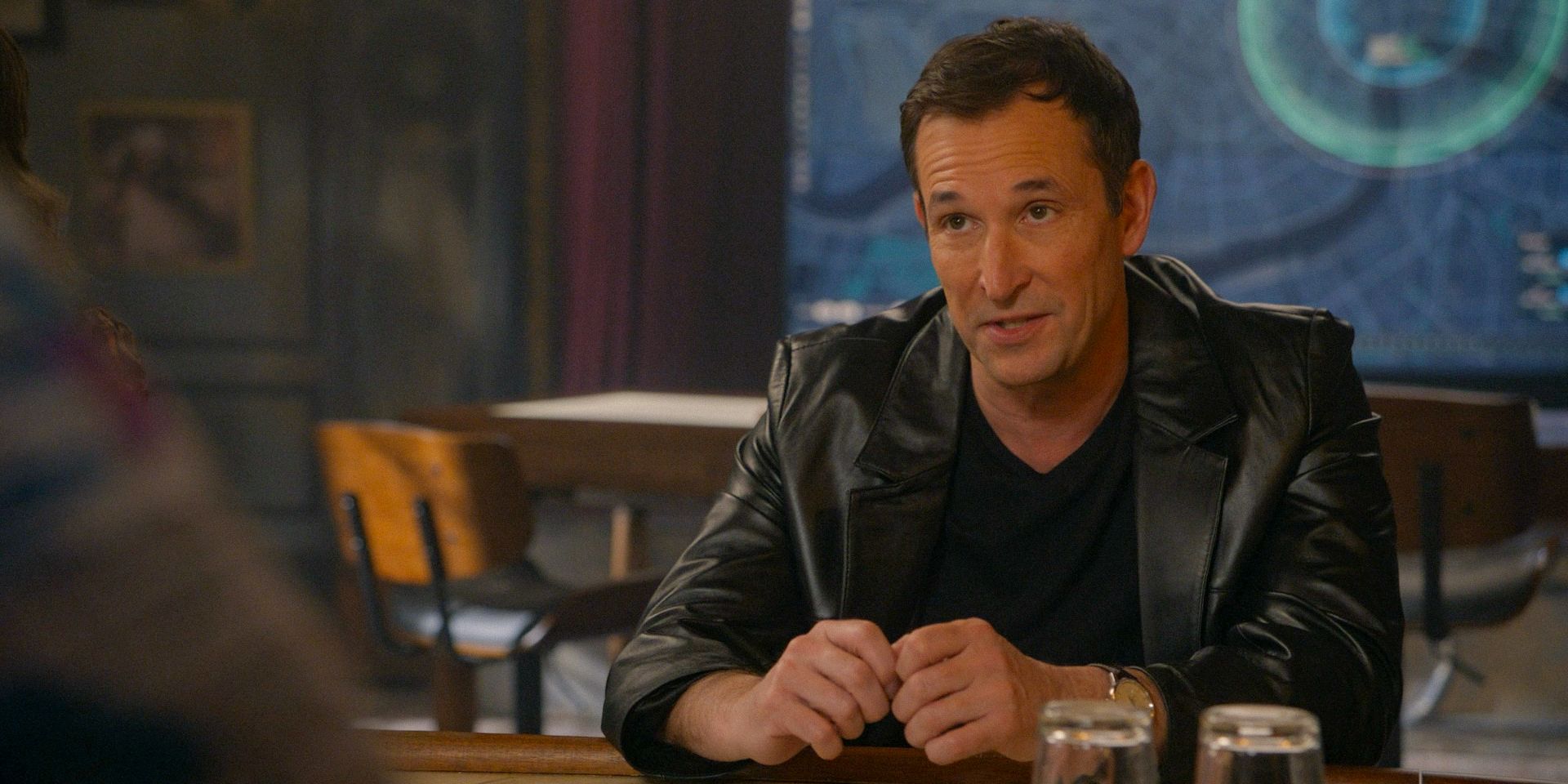 Harry Wilson (Noah Wyle) talking in Leverage- Redemption Season 3 Ep 8
