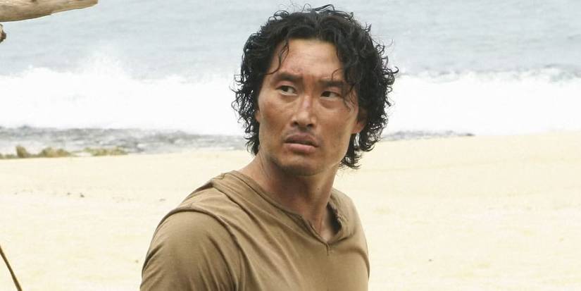 Jin-Soo Kwon (Daniel Dae Kim) looking offscreen while on the beach in Lost