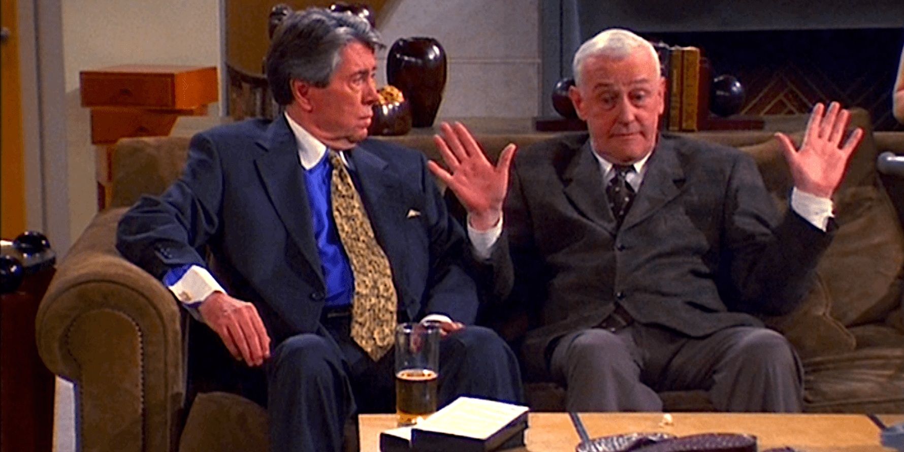 Martin senta -se com o tio da namorada de Frasier em Frasier