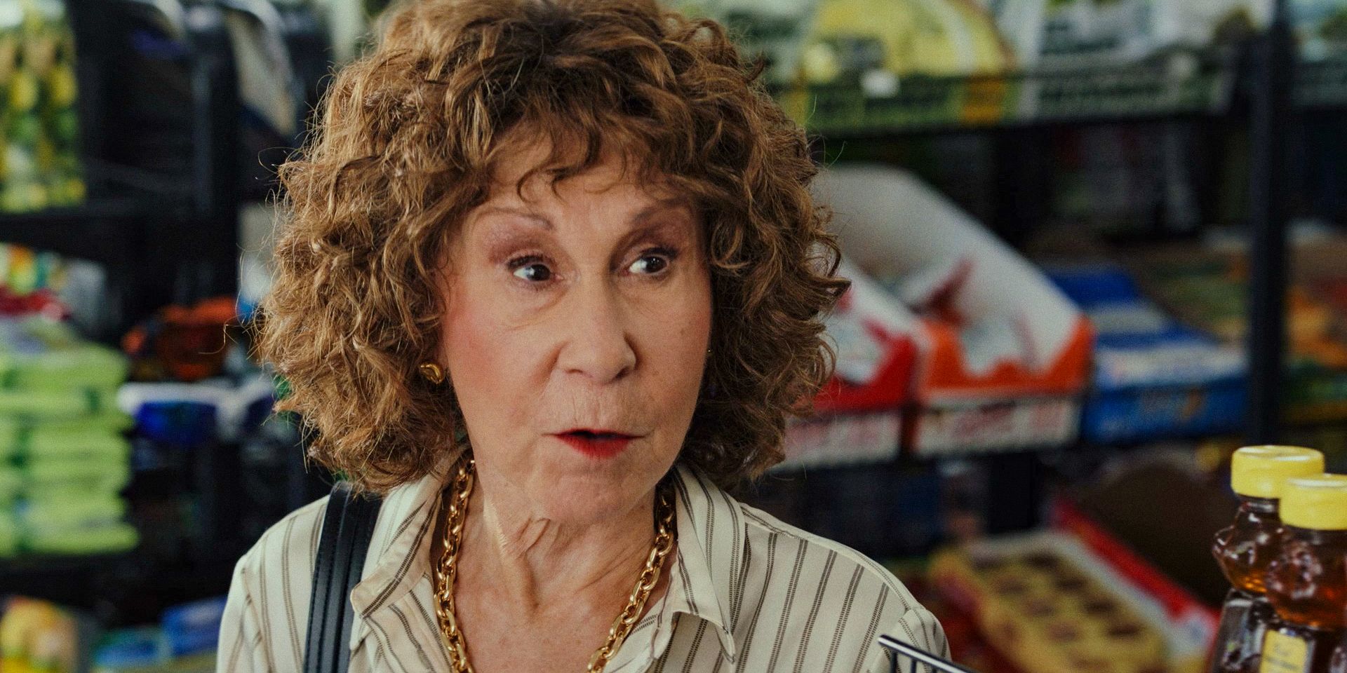Beatrix Hasp (Rhea Perlman) talking in a supermarket in Poker Face Season 2 Ep 3