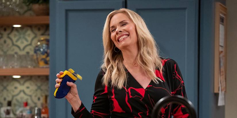 Leanne Morgan smiling in Netflix comedy show Leanne