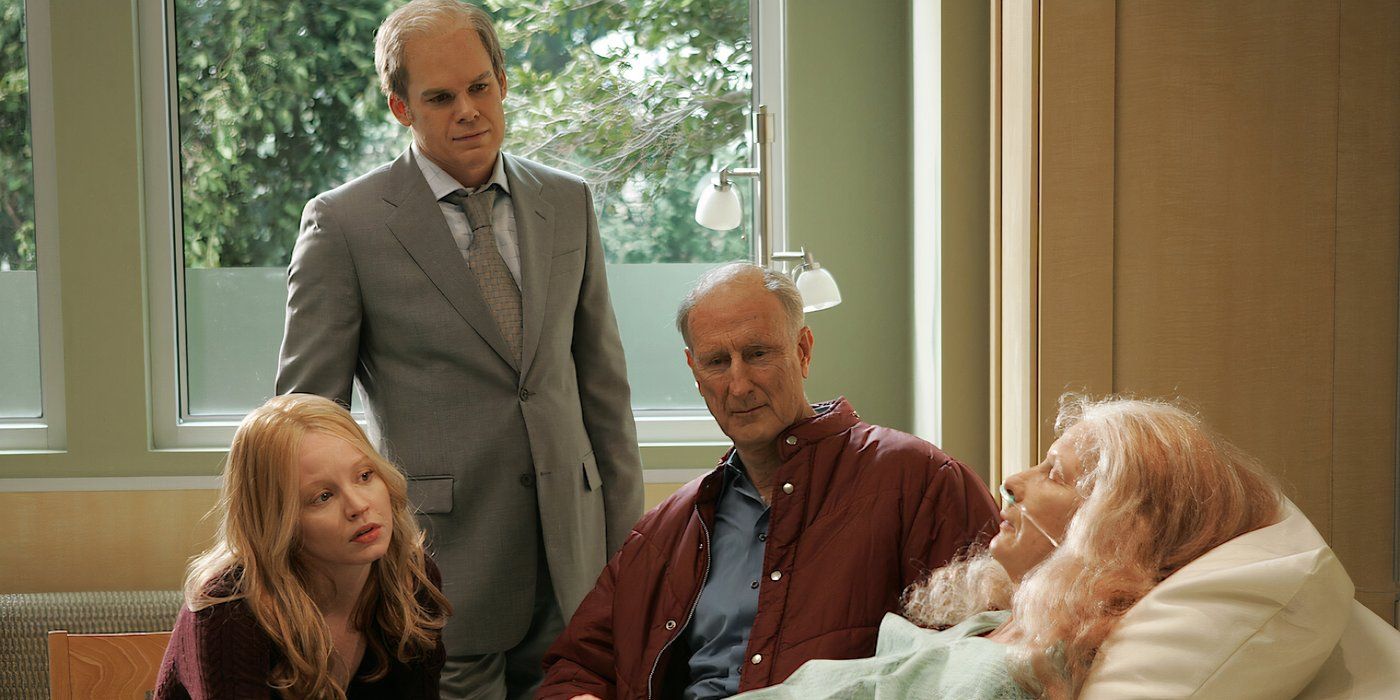 Ruth (Frances Conroy) on her death bed in the Six Feet Under finale