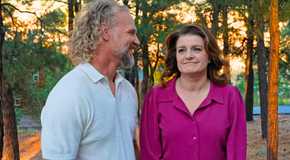 sister wives stars kody and robyn brown smiling outside with trees in the background