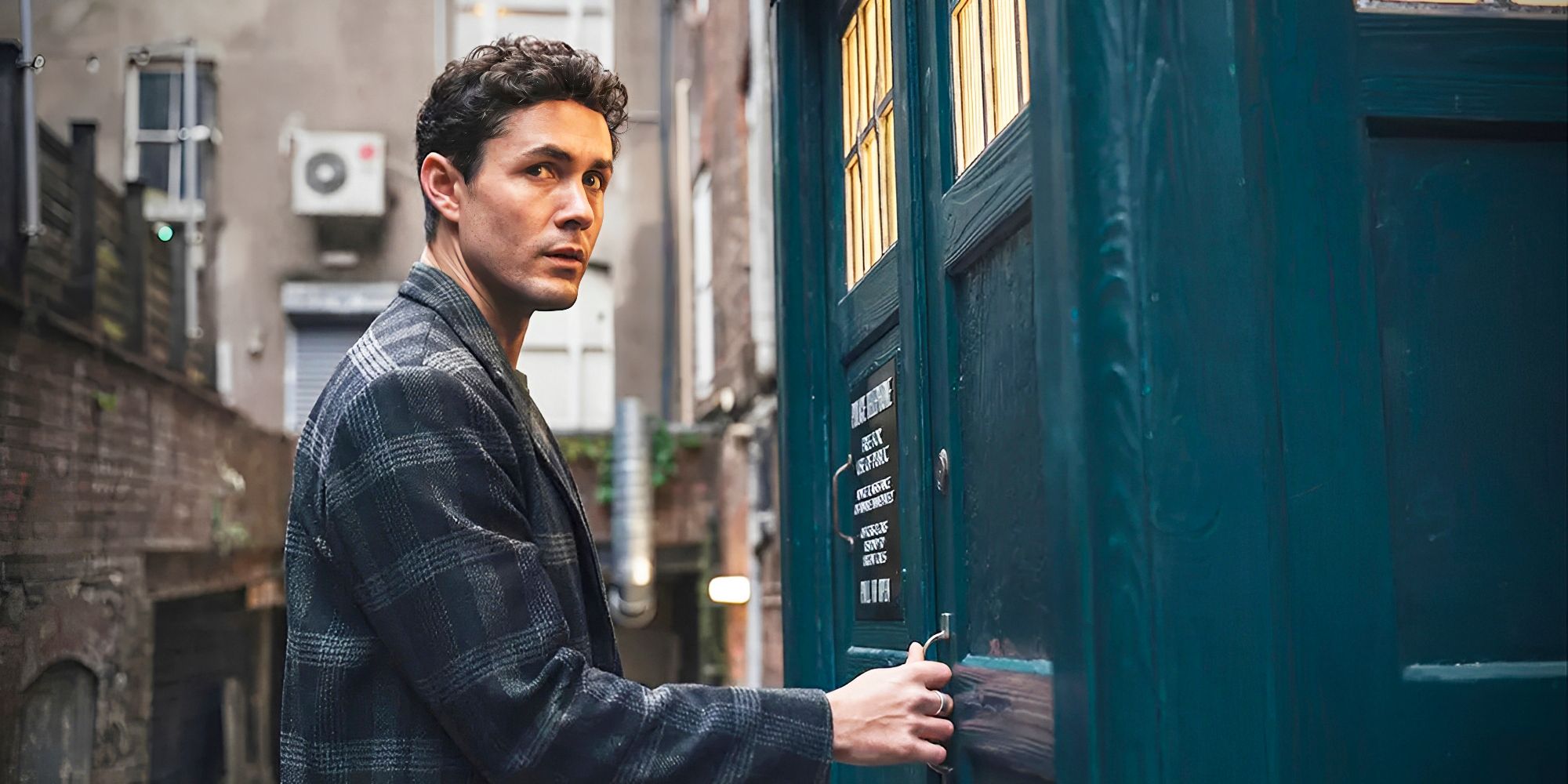 still from Doctor Who season 15, episode 4 %22Lucky Day%22.
