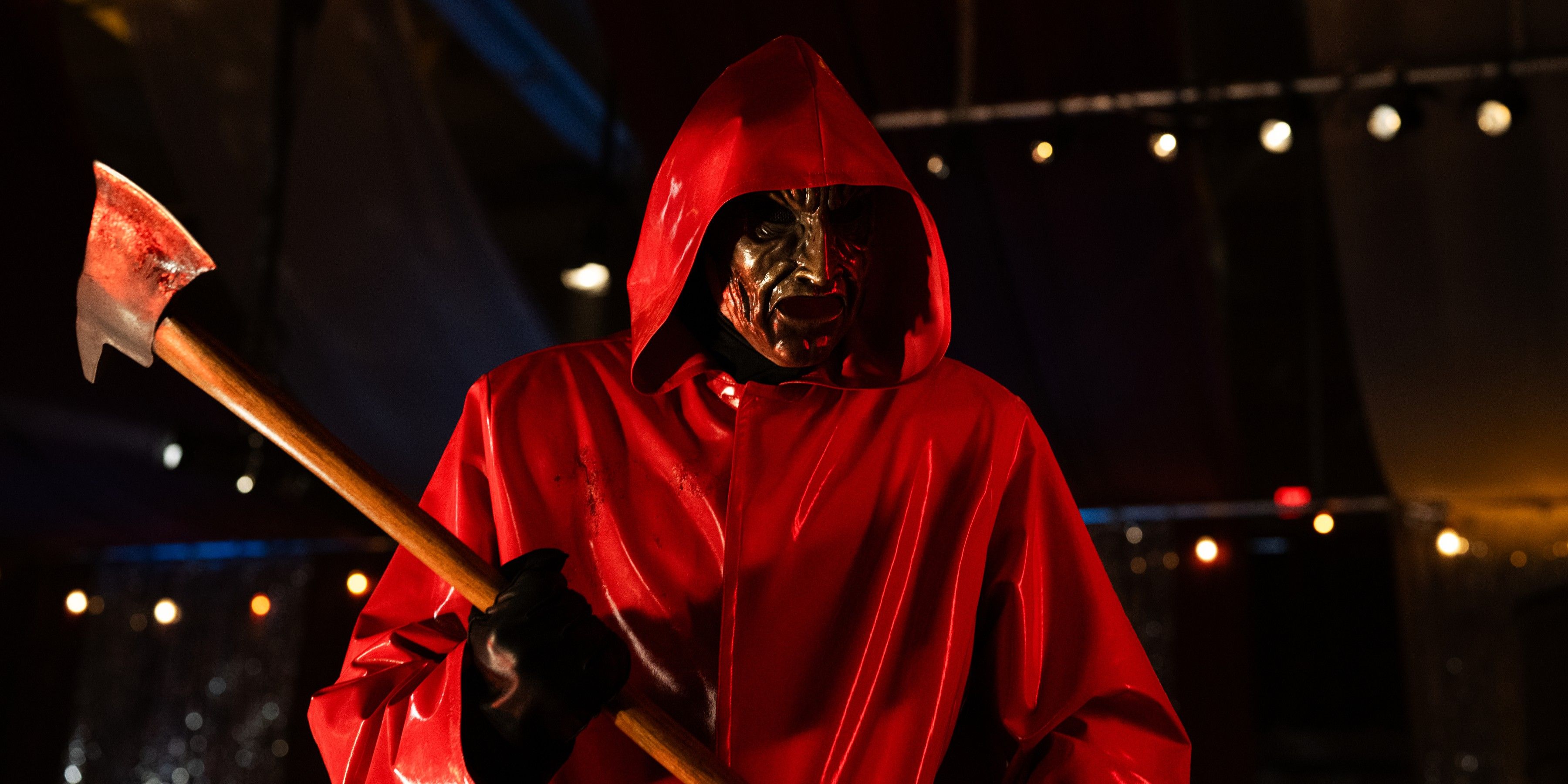 The Killer in Fear Street: Prom Queen holds a bloody axe
