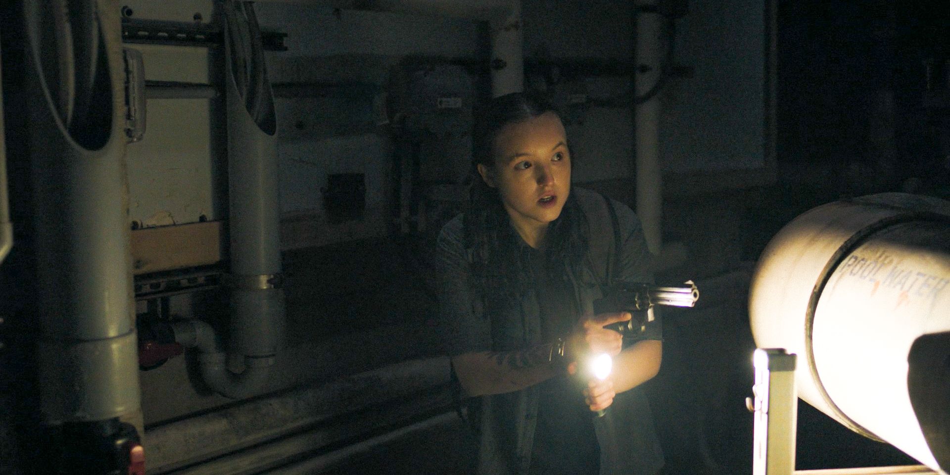 Ellie (Bella Ramsey) sneaking through the aquarium in The Last of Us Season 2 Ep 7