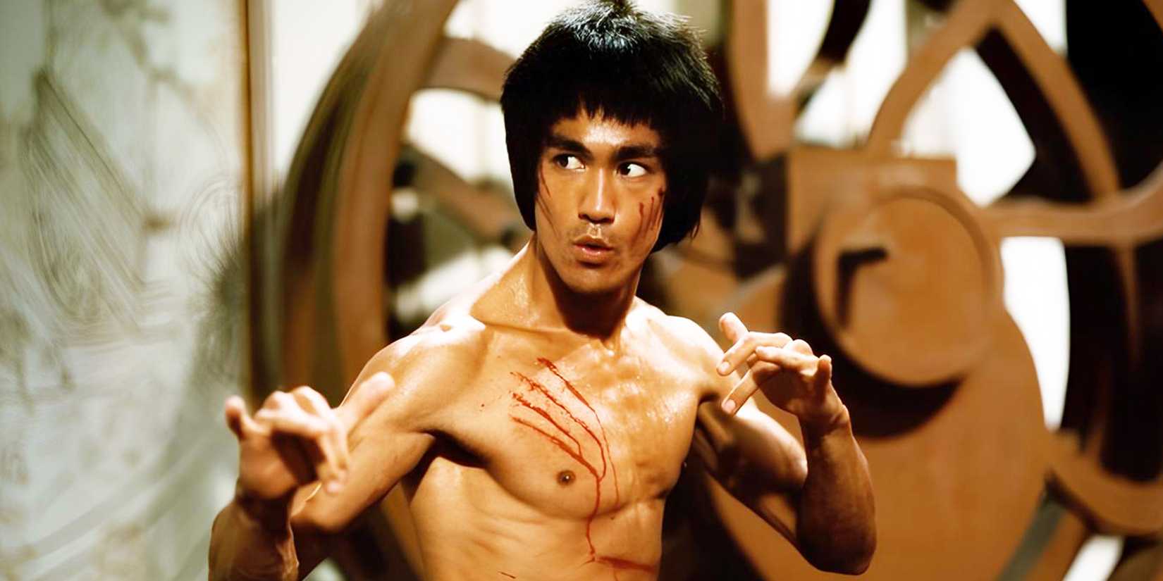 Bruce Lee standing in a fighting pose in Enter the Dragon