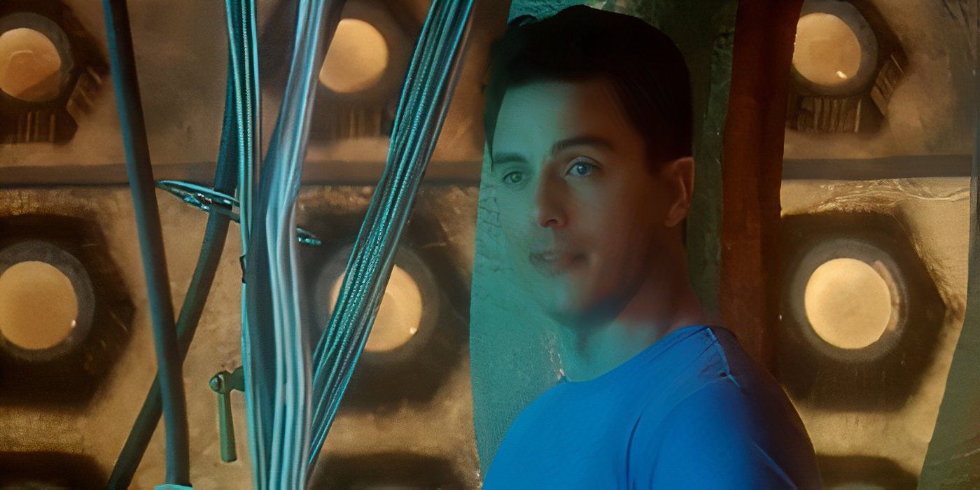 Capitán Jack Harkness de pie alrededor de la consola de TARDIS en el episodio de Doctor Who 