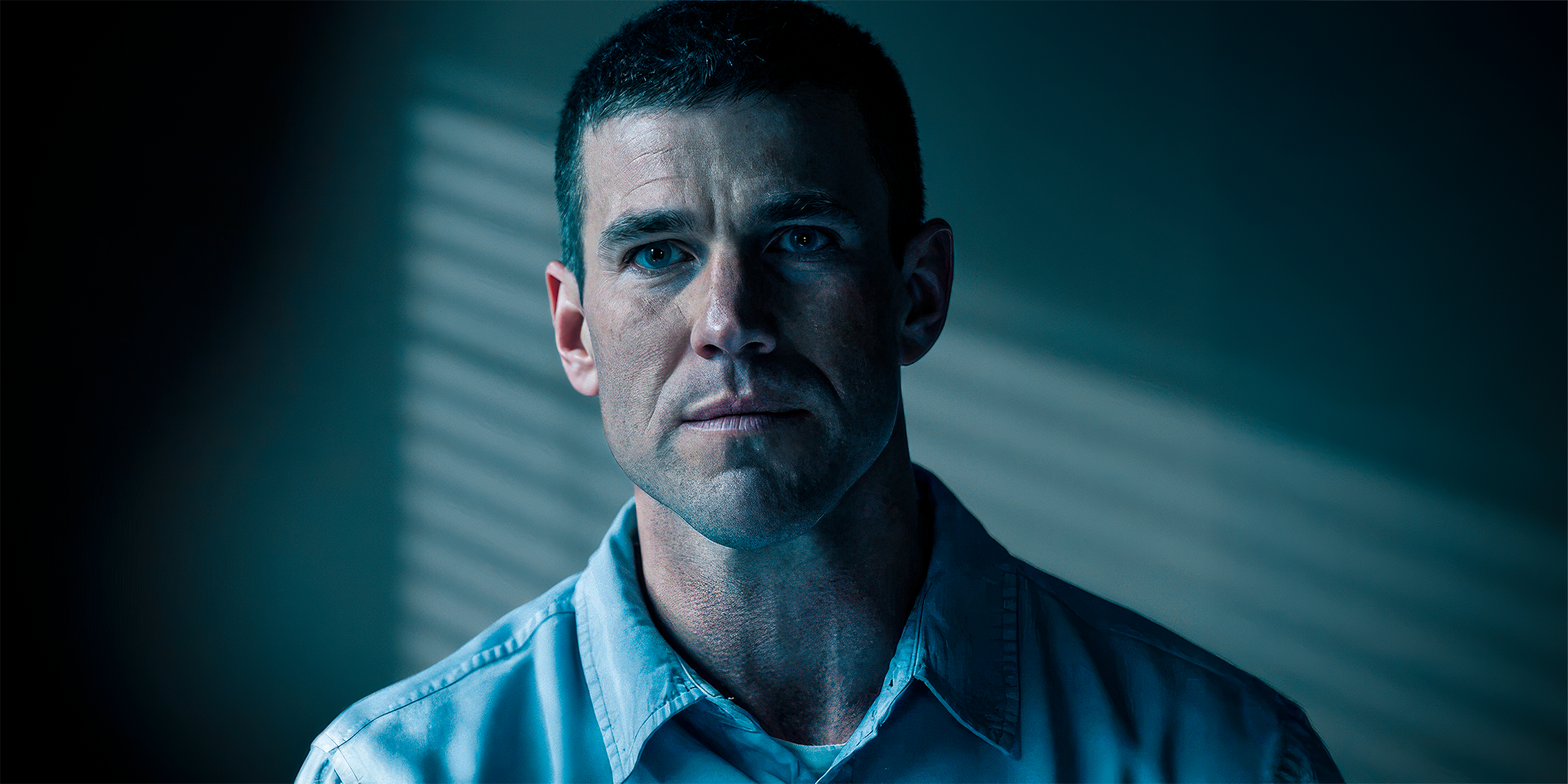 Gibbs (Austin Stowell)with a worried face