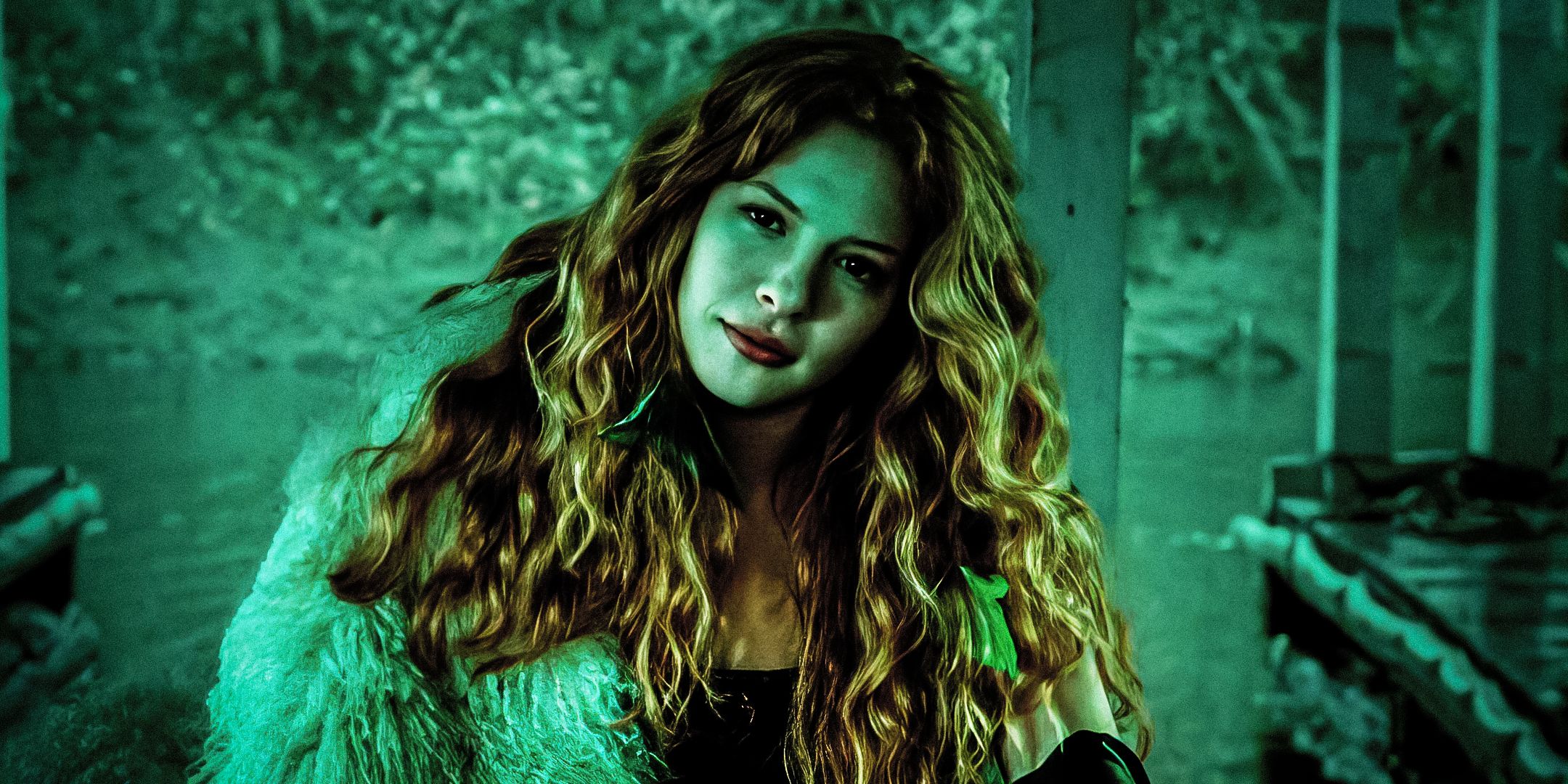 Rachelle Lefevre as Victoria Sutherland with a green background in Twilight.