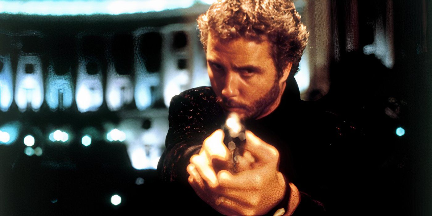 William Petersen as FBI Agent Will Graham holding a gun in Manhunter