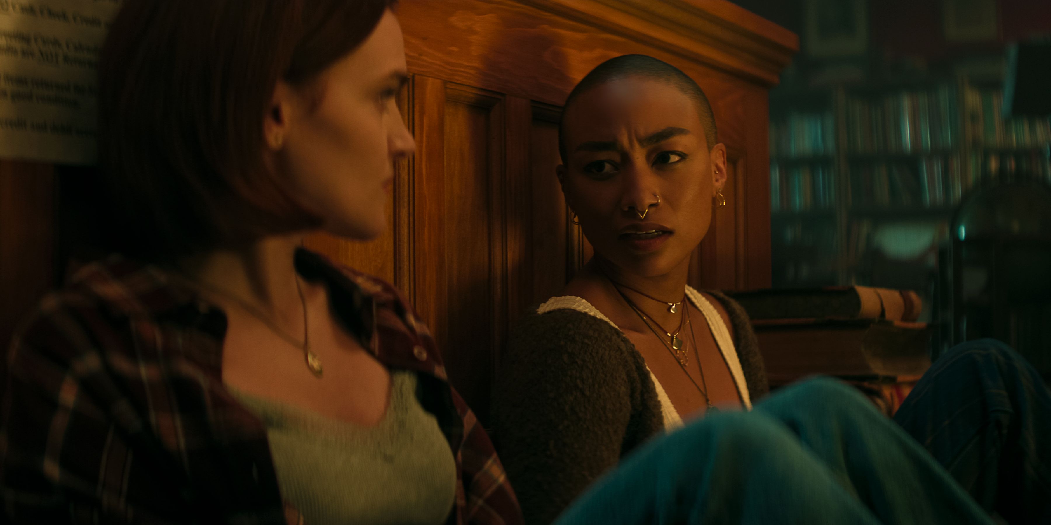 Marienne talks to Bronte while sitting on the ground in You season 5