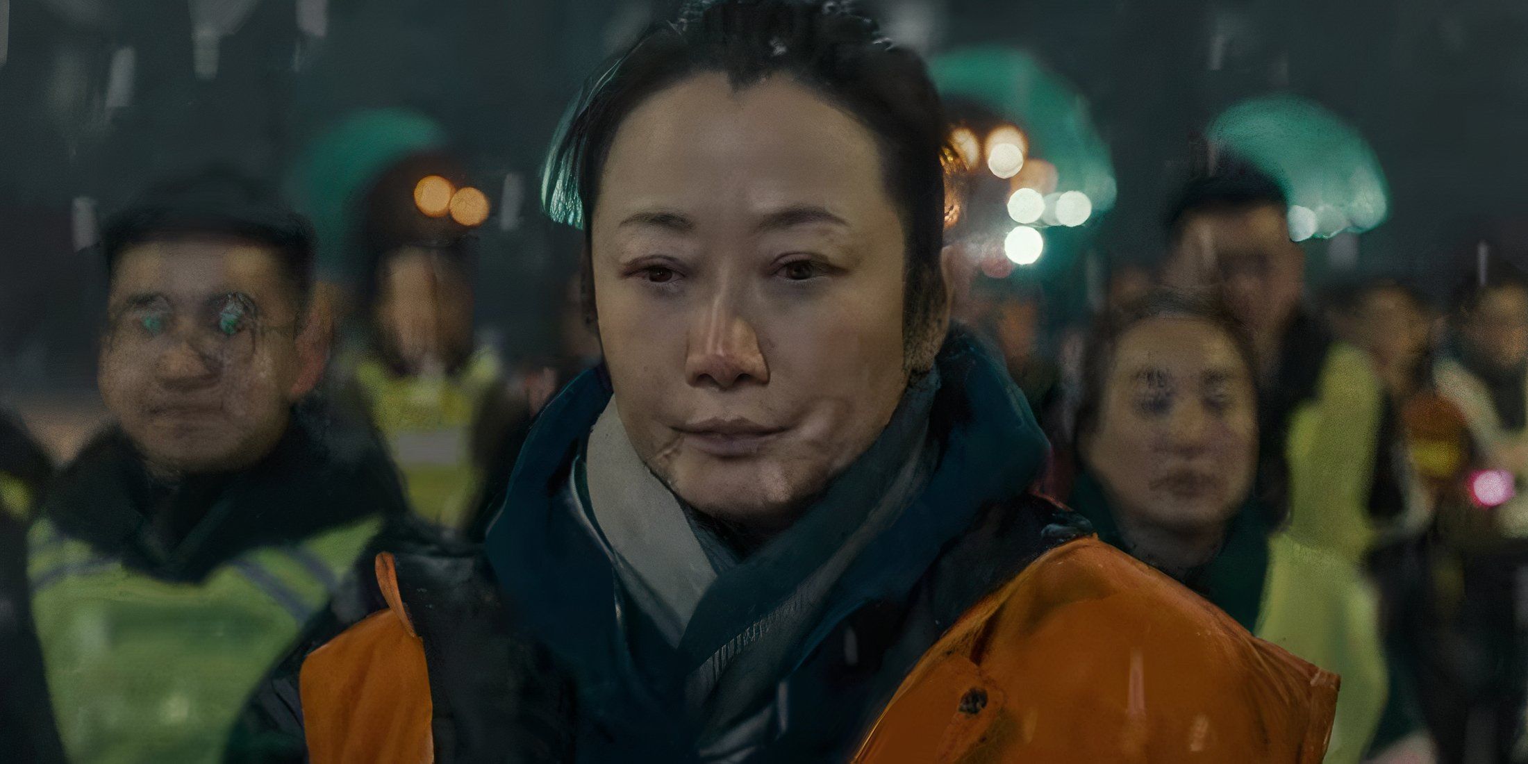 Zhao Tao as Qiao Qiao running in a crowd in Caught by the Tides