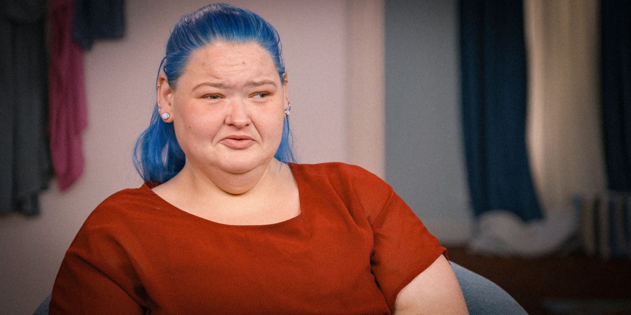 1000-Lb Sisters’ Amy Slaton looks concerned, with blue hair