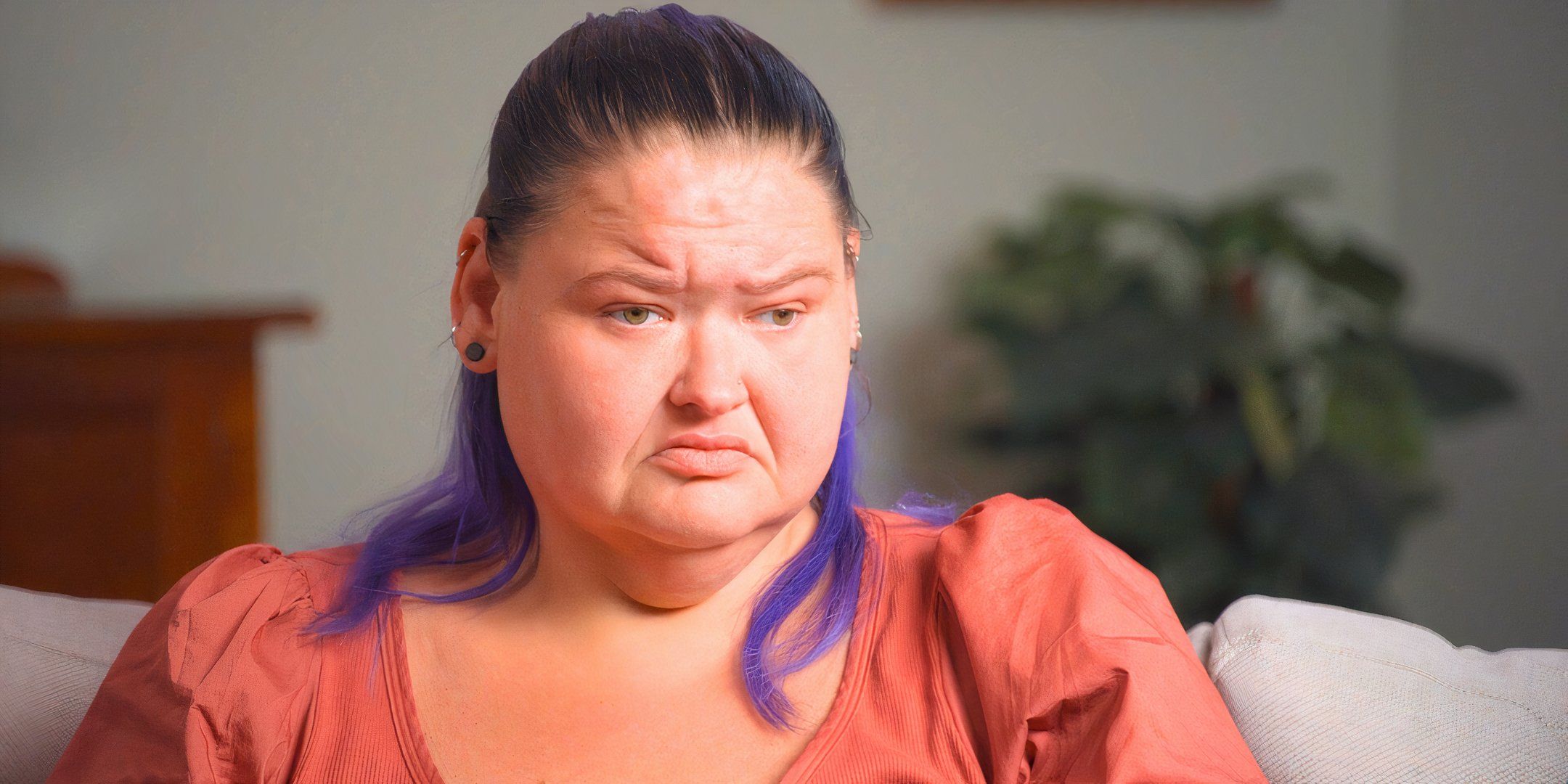 1000-Lb Sisters Amy Slaton looking down appearing sad
