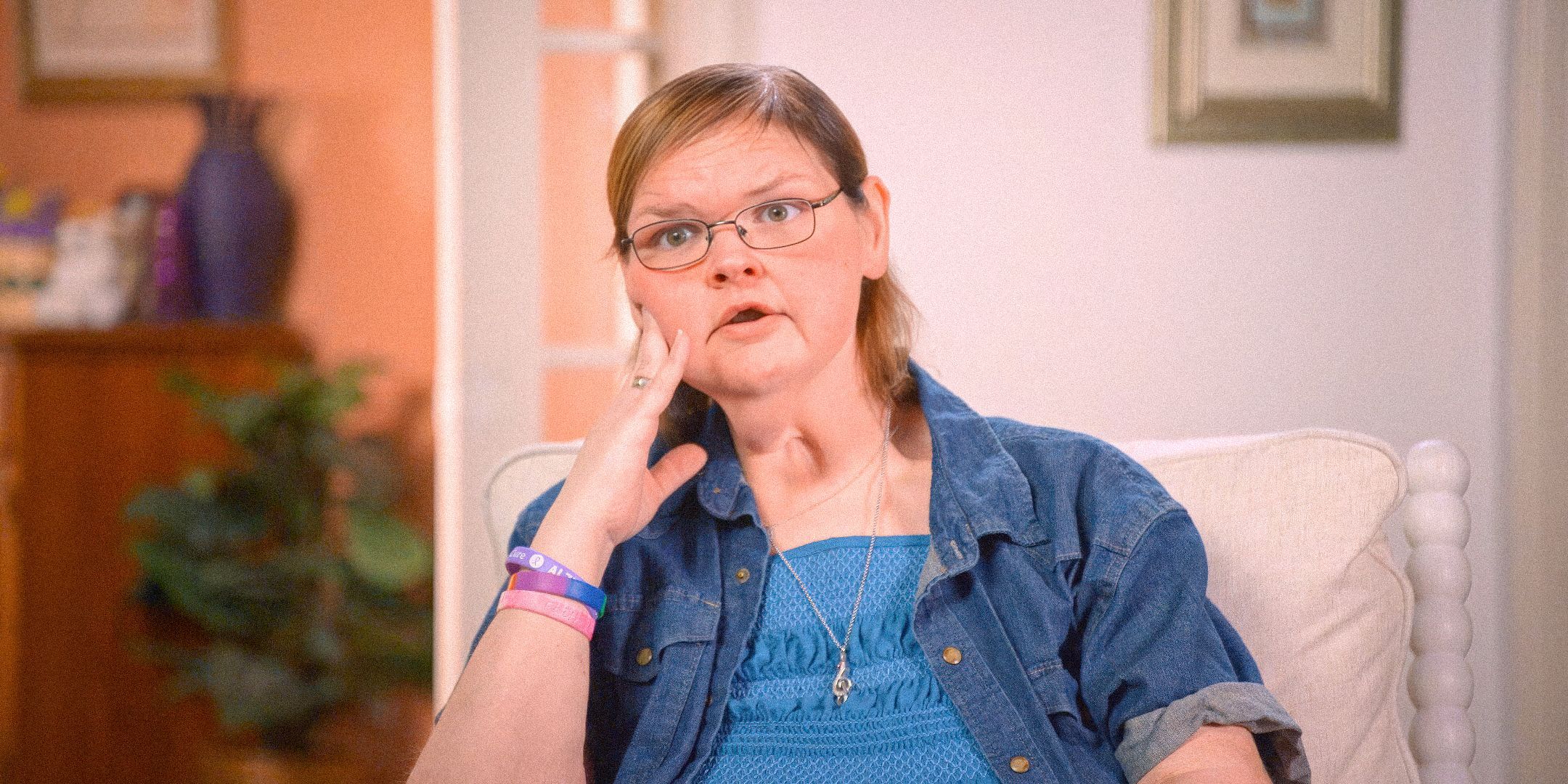 1000-Lb Sisters’ Tammy Slaton looks stunned while resting her head on her hand