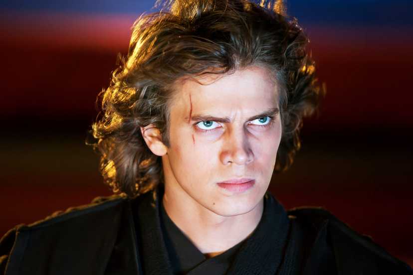 Anakin Skywalker (Hayden Christensen) looks angrily into the distance in Star Wars: Episode III - Revenge of the Sith.