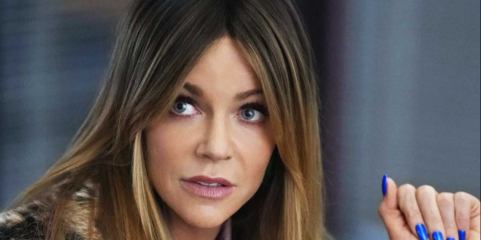 Kaitlin Olson as Morgan Gillory in High Potential season 1 looking up