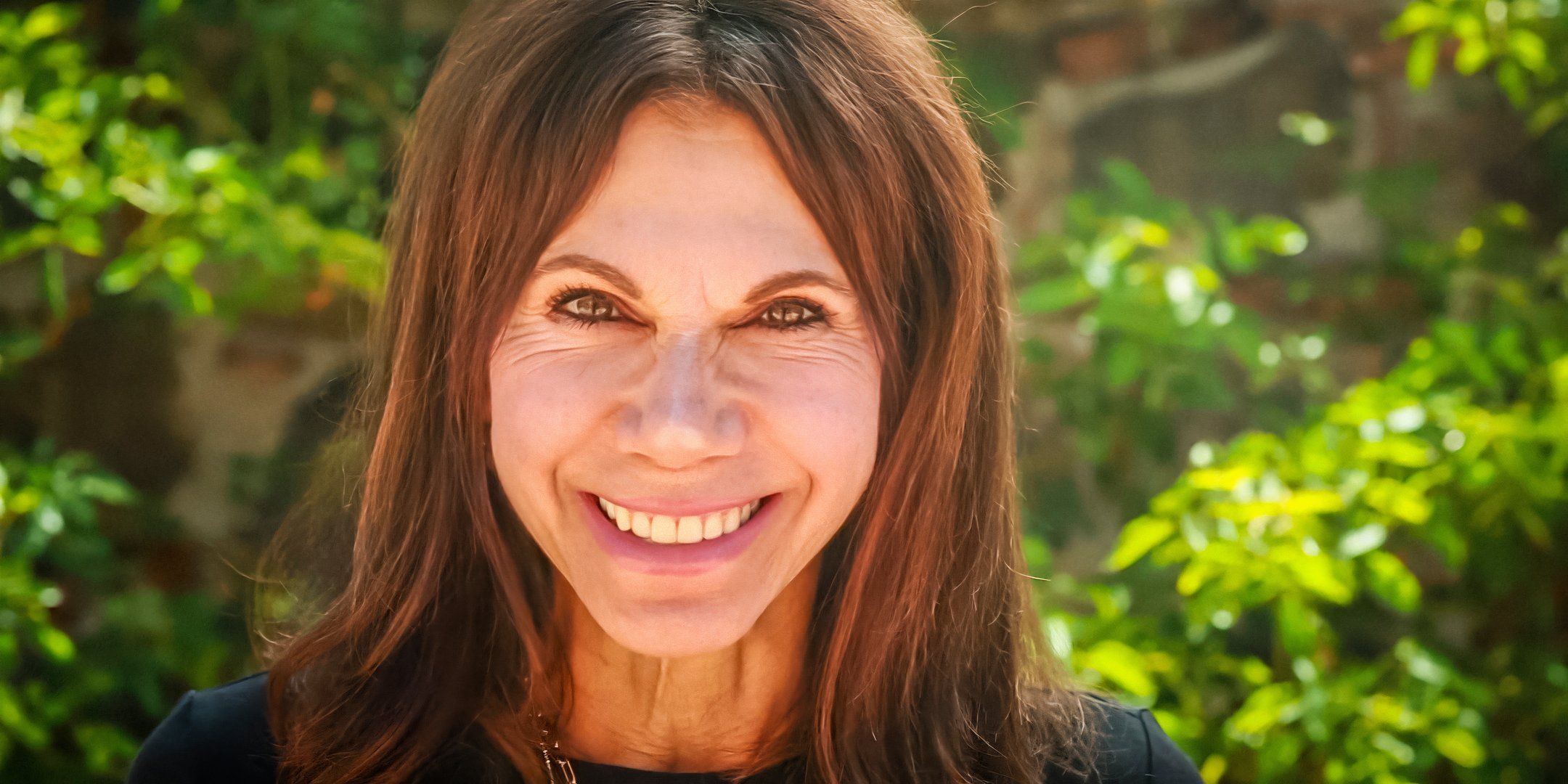 bachelor in paradise star theresa nist smiling in close up with outdoor background