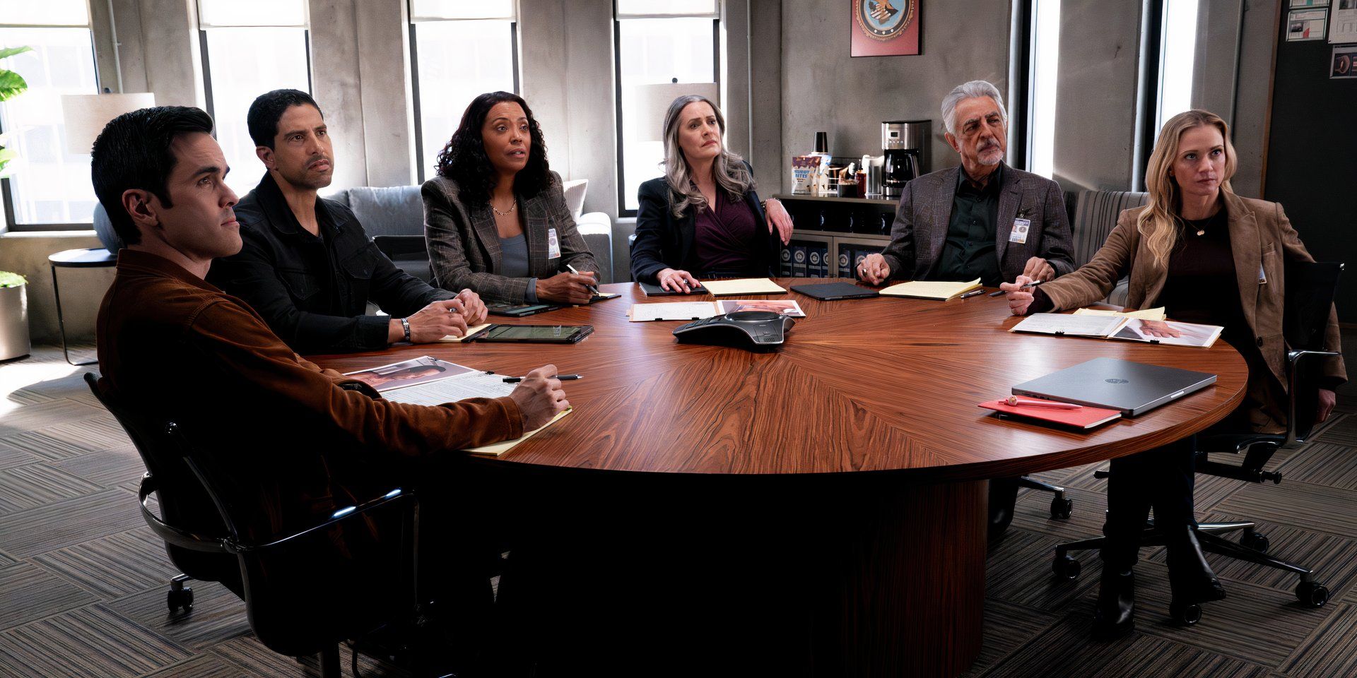 BAU around round table Criminal Minds Evolution season 3(1)