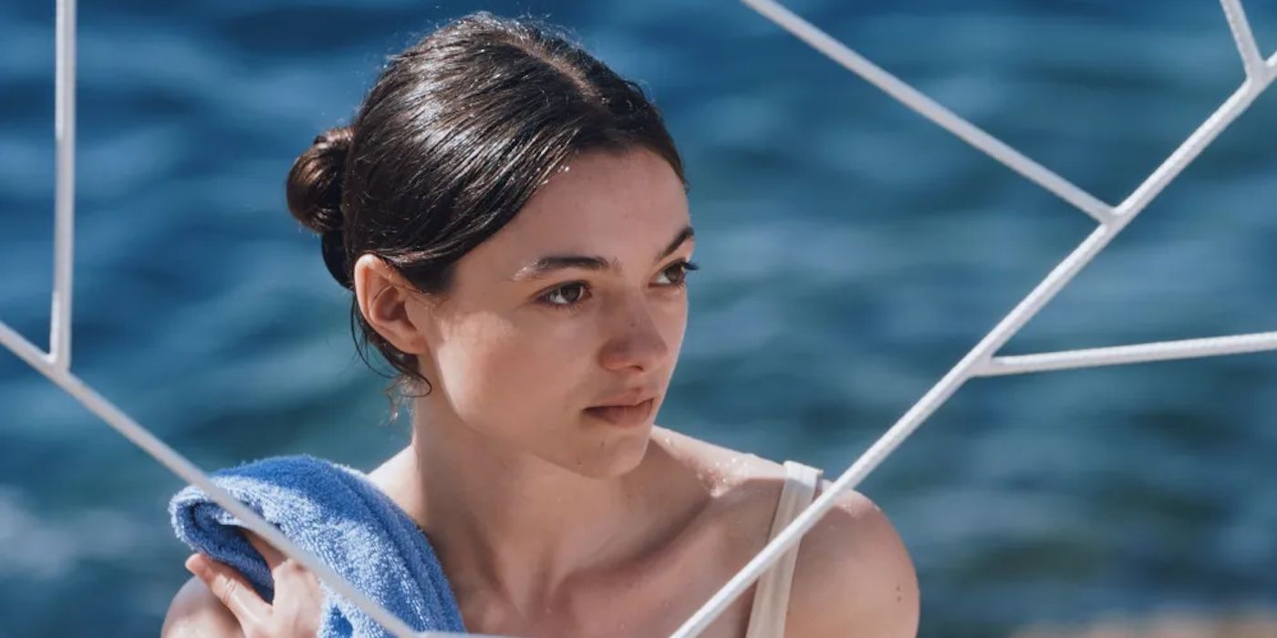 Lily McInerny as Cecile in Bonjour Tristesse