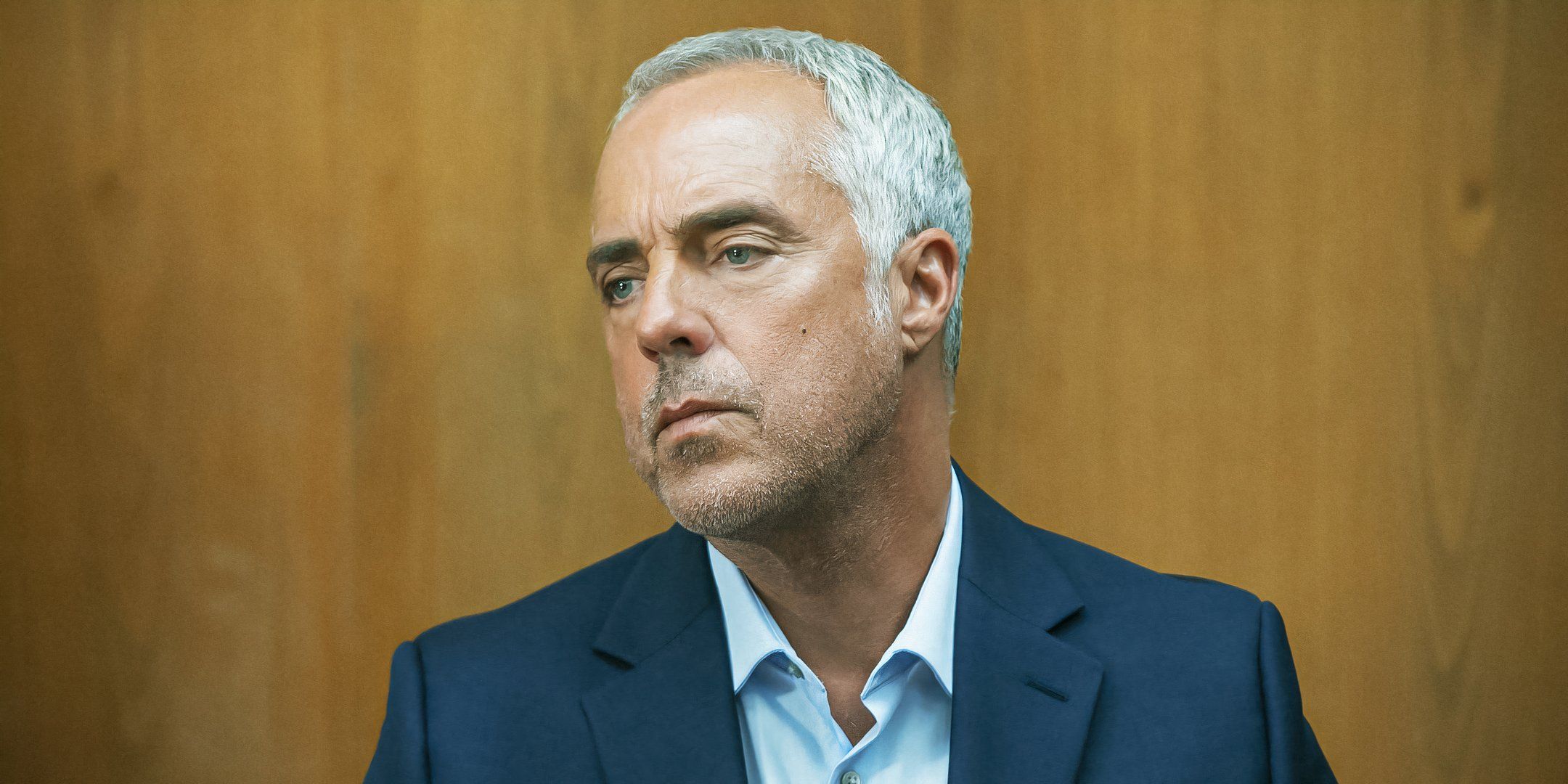 Titus Welliver as Harry Bosch in a suit