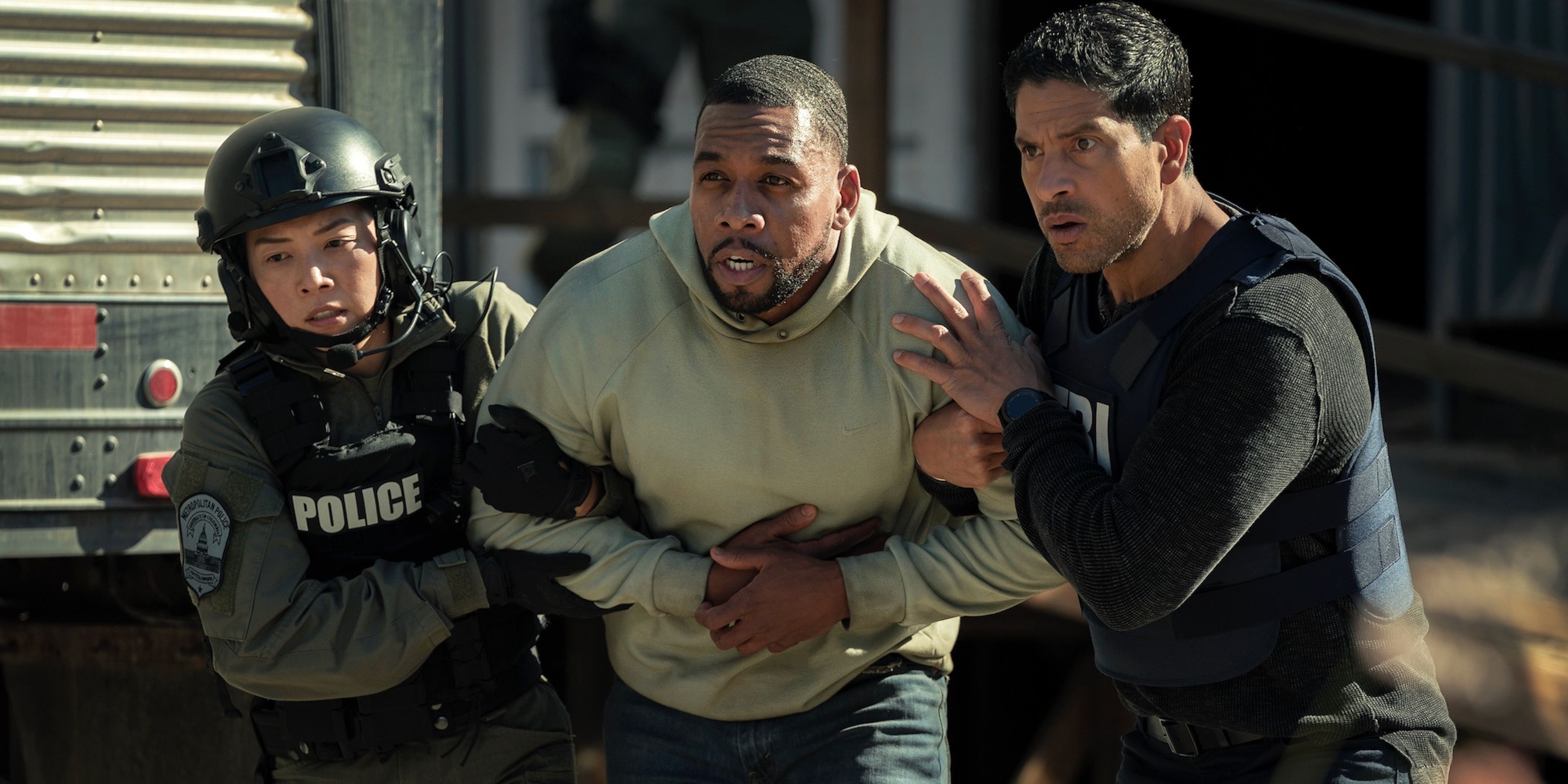 Luke Alvez com equipe SWAT