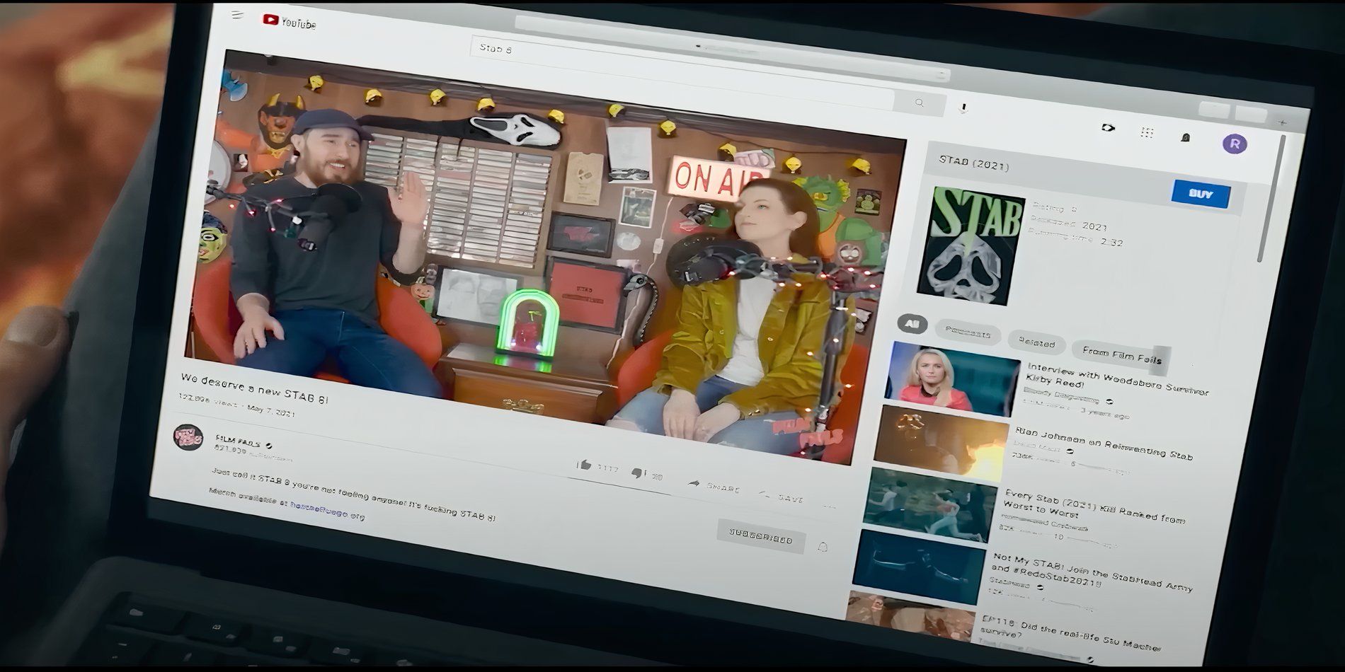 Richie watching youtube in Scream (2022)